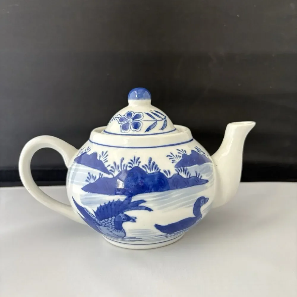 Vintage Small Chinese Blue and White Porcelain Teapot Ducks 4.5”